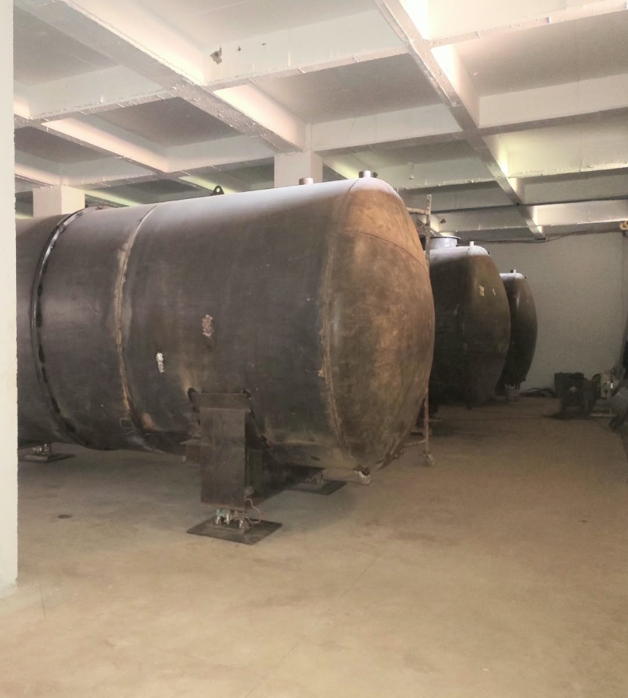 Tanques de almacenamiento horizontales de acero en planta